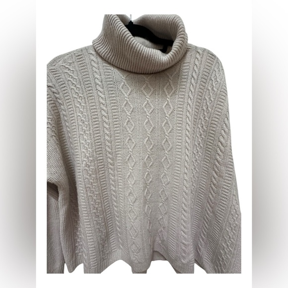 ✨ Cashmere and Wool blend sweater in Oatmeal - Made in Italy - Picture 5 of 11